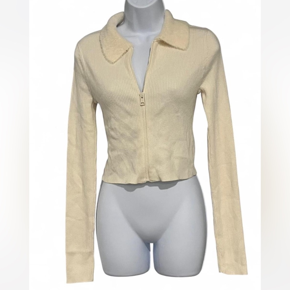 American Eagle Cream Ribbed Cropped Zip Up Sweater with Fuzzy Collared
